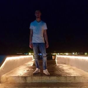 Meet your Posher, Jonny